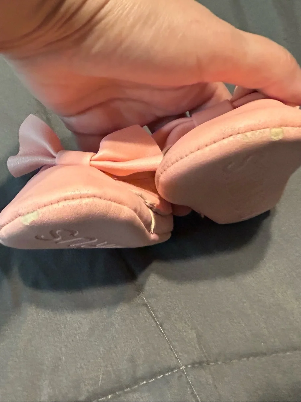 Romirus Soft Pink Bow Baby Slip-On Booties